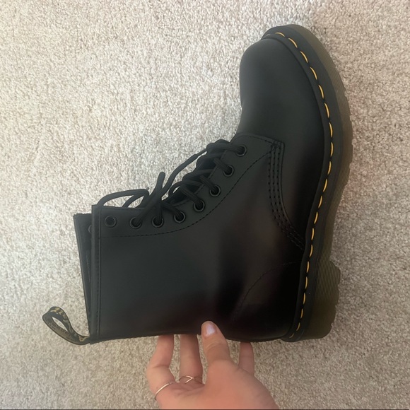 Perfect condition never worn women’s DOC MARTENS - Picture 1 of 3